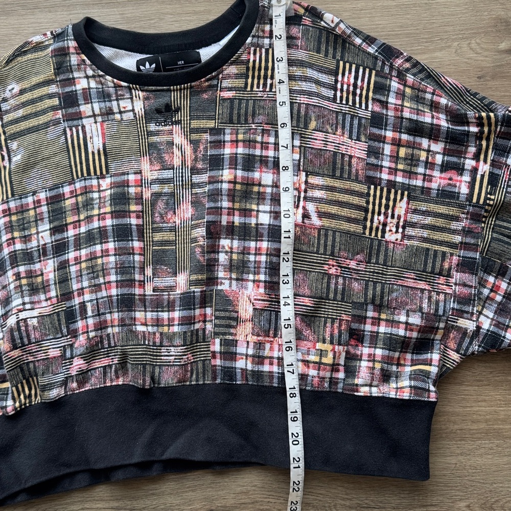 adidas Originals x HER Studio London
Plaid Patchwork Cropped Sweatshirt Size Lg - Picture 11 of 12